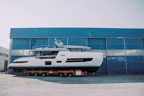 Arcadia Yachts спустила на воду четвертый корпус Sherpa 80 XL