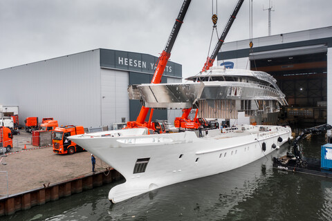 Heesen Yachts соединила корпус и надстройку суперяхты Oslo24