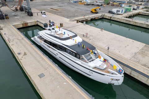 Extra Yachts спустила на воду первый корпус модели X99 Fast