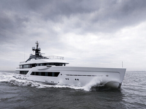Damen Yachting передала владельцу суперяхту Entourage