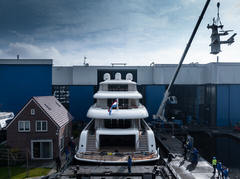 Feadship спустила на воду суперяхту Project 823