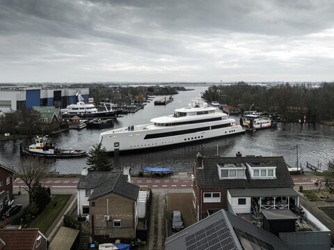 Feadship спустила на воду суперяхту Project 823