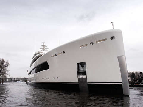 Feadship спустила на воду суперяхту Project 823