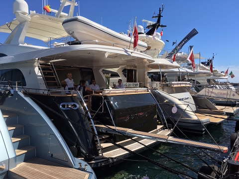 Cannes Yachting Festival 2016: две новинки Van der Valk