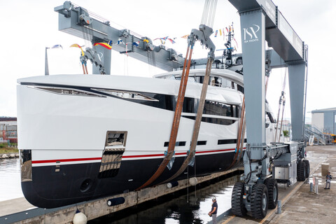 ISA Yachts спустила на воду 45-метровую суперяхту UV II