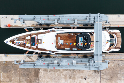 ISA Yachts спустила на воду 45-метровую суперяхту UV II