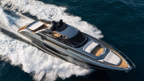 Riva 76 Bahamas Convertible получила World Yachts Trophies