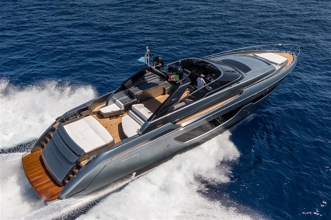 Riva 76 Bahamas Convertible получила World Yachts Trophies