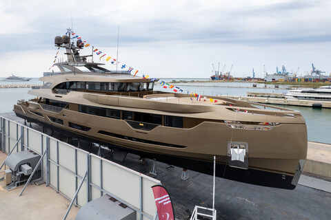 Columbus Yachts спустила на воду 50-метровую суперяхту Anjelif