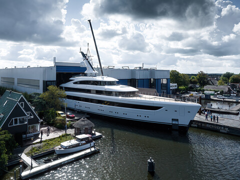 Feadship спустила на воду 76-метровую суперяхту Project 822