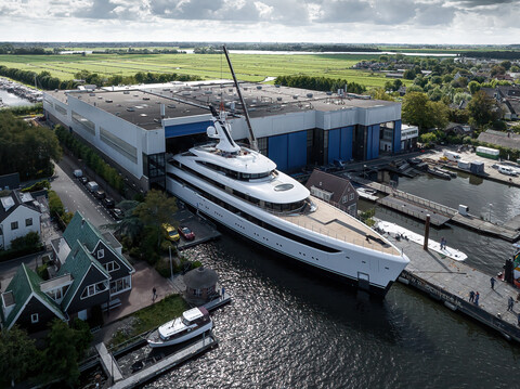 Feadship спустила на воду 76-метровую суперяхту Project 822