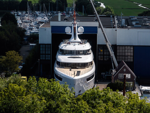 Feadship спустила на воду 76-метровую суперяхту Project 822