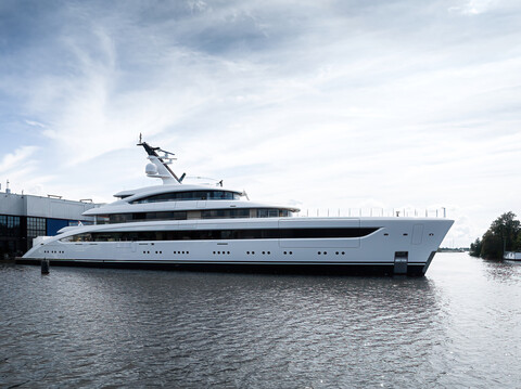 Feadship спустила на воду 76-метровую суперяхту Project 822