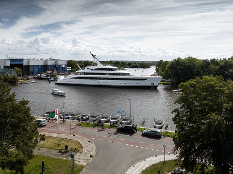 Feadship спустила на воду 76-метровую суперяхту Project 822