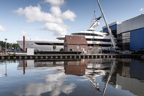 Feadship спустила на воду 76-метровую суперяхту Project 822