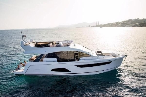 Sealine F530: новый флагман Sealine с IPS от Volvo Penta