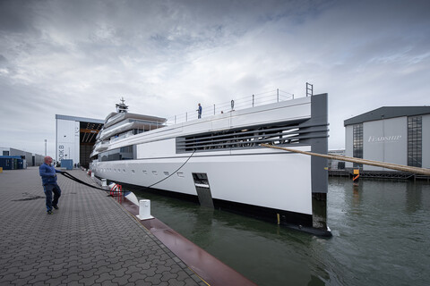 Feadship спустила на воду 103-метровую суперяхту Project 1011