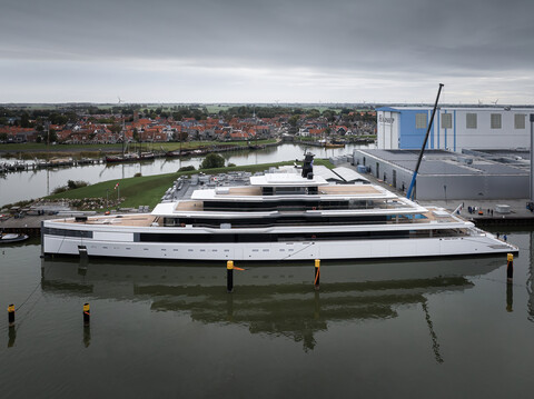 Feadship спустила на воду 103-метровую суперяхту Project 1011