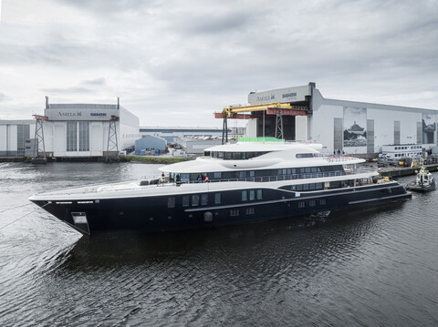 Damen Yachting спустила на воду новую суперяхту Amels 242