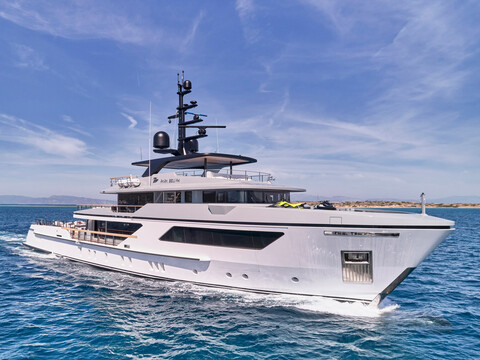 Sanlorenzo и Ekka Yachts показали интерьеры 47-метровой суперяхты Para Bellum
