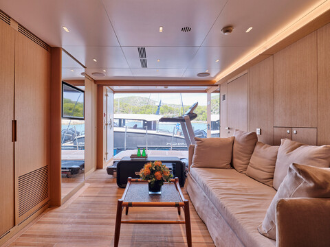 Sanlorenzo и Ekka Yachts показали интерьеры 47-метровой суперяхты Para Bellum