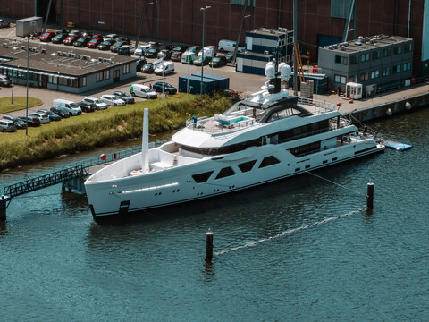 Damen Yachting передала владельцу третий корпус в линейке Amels 60