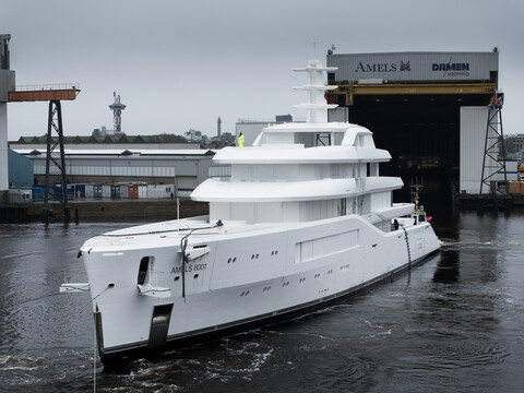 Damen Yachting доставила корпус и надстройку Amels 80 в Нидерланды