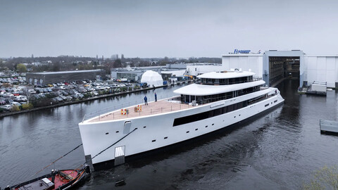 Feadship спустила на воду суперяхту Project 712