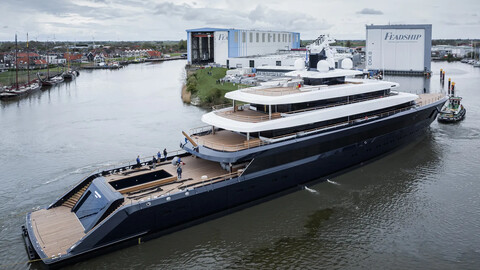 Feadship спустила на воду суперяхту Project 1012