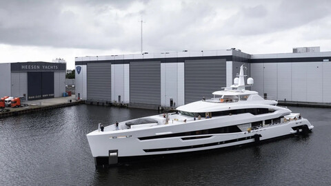 Суперяхту Santosha от Heesen Yachts передали владельцам
