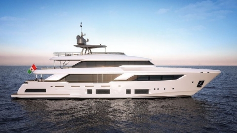 Custom Line Navetta 37 «отметилась» в Каннах и Монако