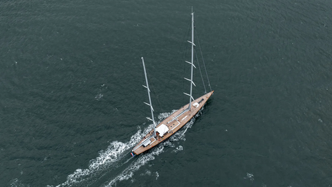 Royal Huisman тестирует суперяхту Aquarius II на воде