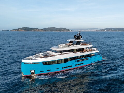 AES Yacht показала интерьеры новой 35-метровой суперяхты