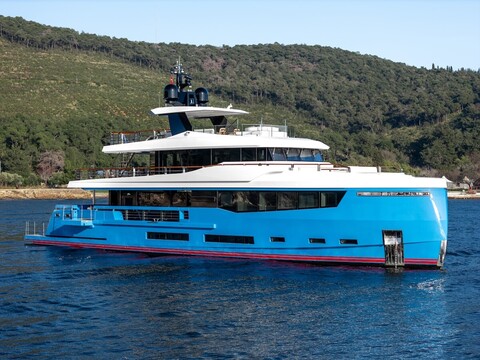 AES Yacht показала интерьеры новой 35-метровой суперяхты