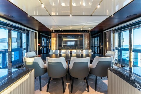 AES Yacht показала интерьеры новой 35-метровой суперяхты