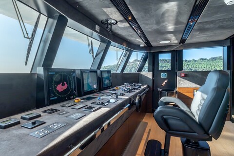 AES Yacht показала интерьеры новой 35-метровой суперяхты