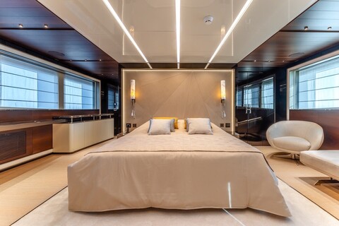 AES Yacht показала интерьеры новой 35-метровой суперяхты