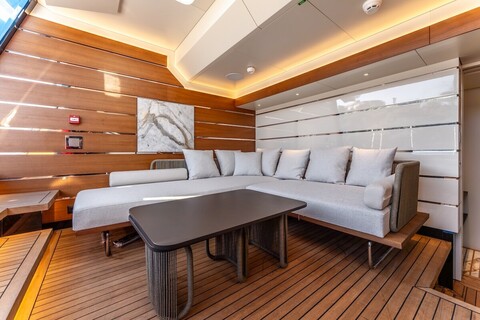 AES Yacht показала интерьеры новой 35-метровой суперяхты