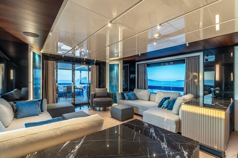 AES Yacht показала интерьеры новой 35-метровой суперяхты