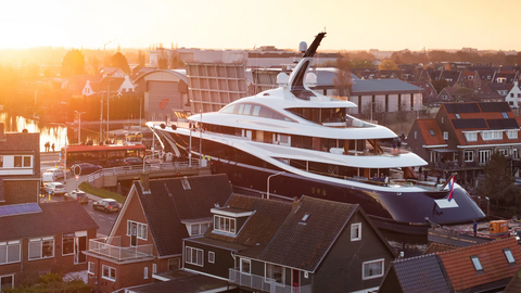 Feadship спустила на воду 80-метровую суперяхту