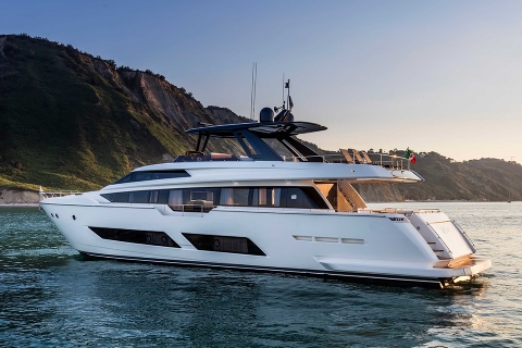 Ferretti Yachts 850 «отметилась» на Boat Builder Awards