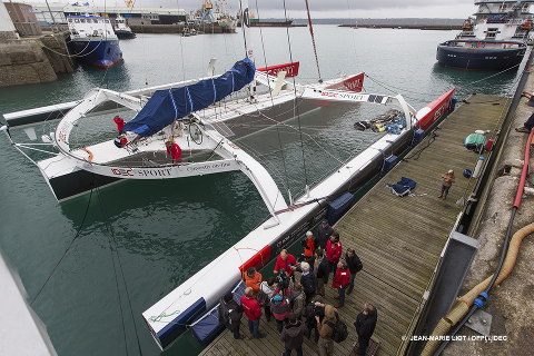 Idec Sport: борьба за Jules Verne Trophy