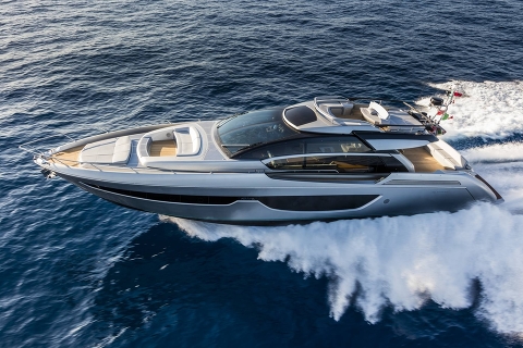 Riva 76 Perseo покоряет Японию