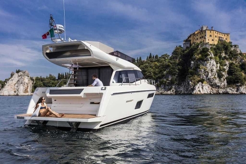 Венценосная Ferretti Yachts 450