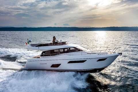Венценосная Ferretti Yachts 450