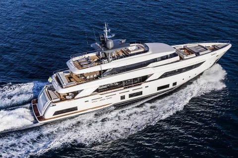 Третий корпус Custom Line Navetta 37: «Сделано в Анконе»