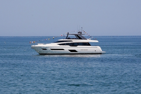 Спуск Ferretti Yachts 780